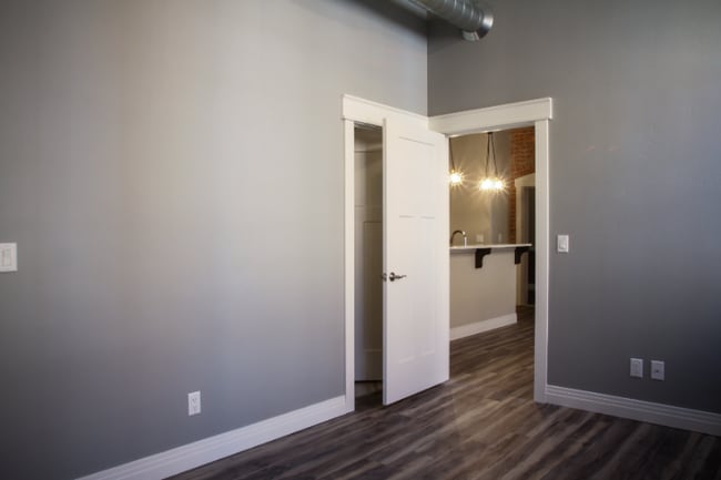 Foto del edificio - 218 E 7th St