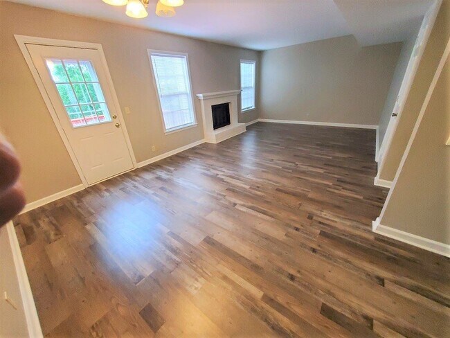 Foto del edificio - Spacious 3BR/2.5BA Townhouse in The Maples...