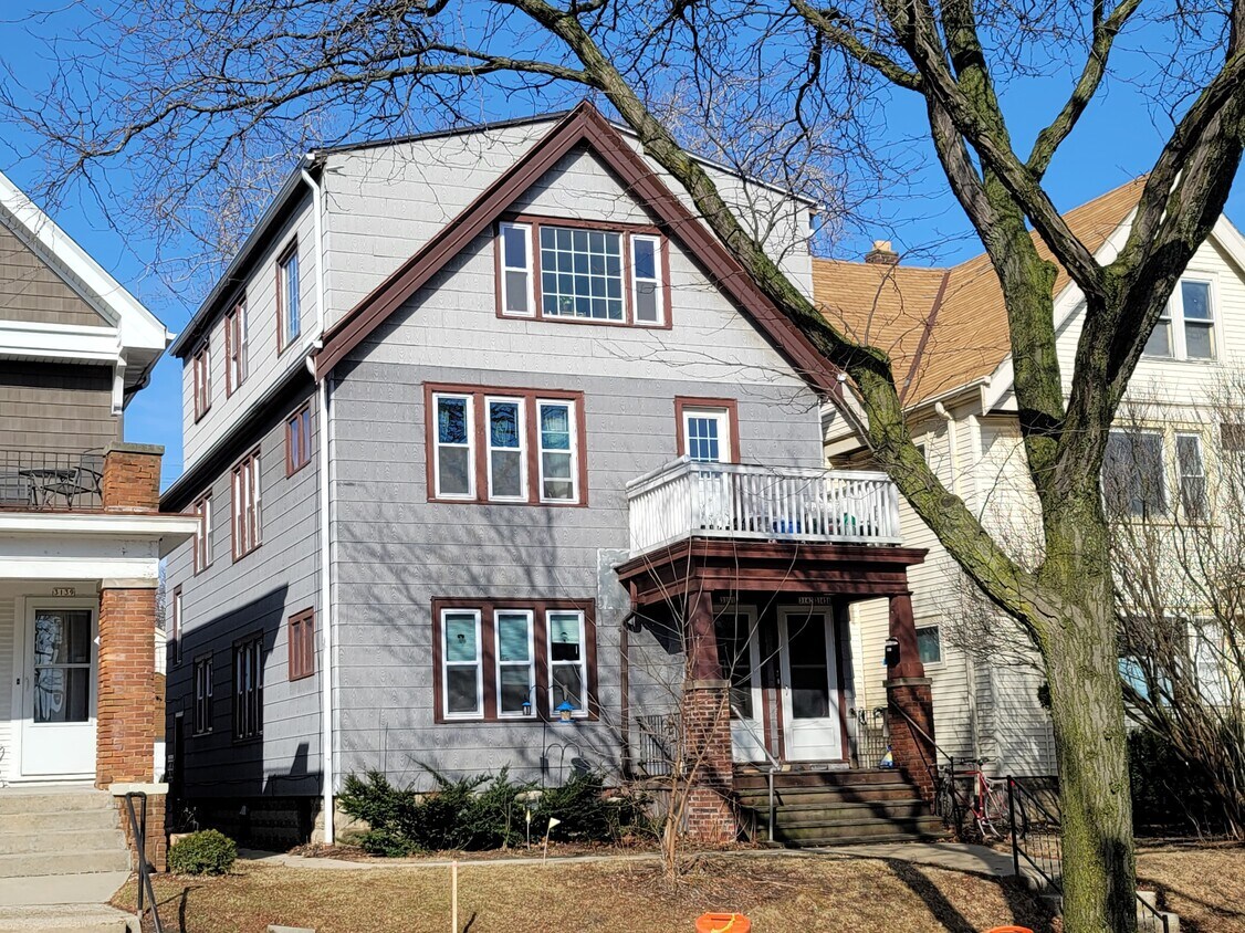 Primary Photo - 3143 N Humboldt Blvd