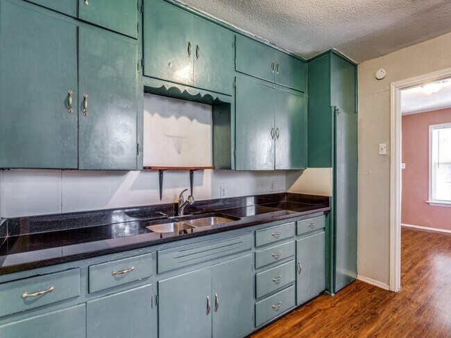 Foto del edificio - 1136 Garland Ave