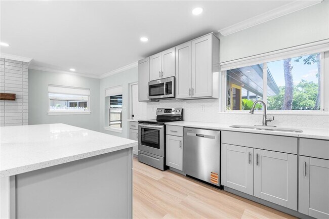 Building Photo - 4811 Juanita Way S