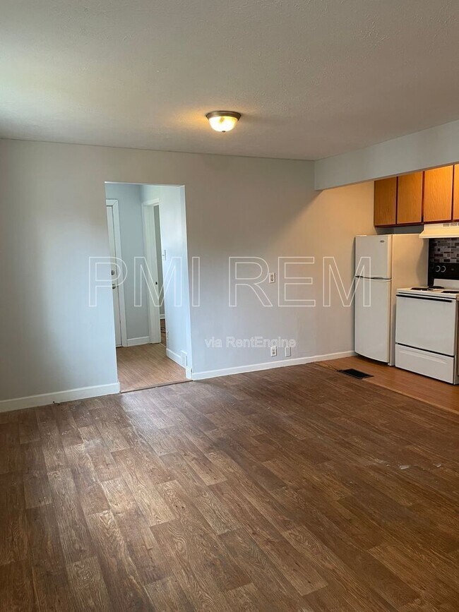 Building Photo - 2876 Hudson Dr