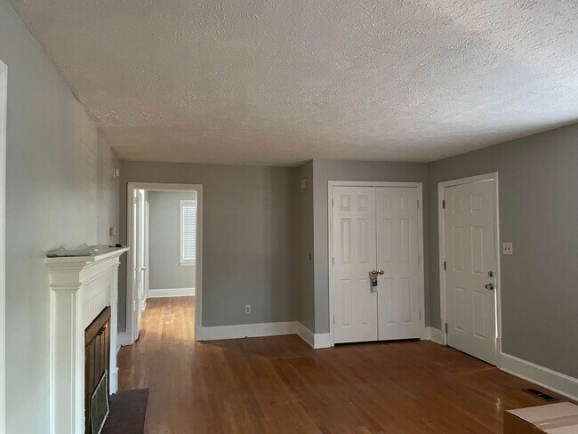 Foto del edificio - 906 Cherokee Ave