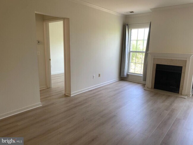 Foto del edificio - 7000 Falls Reach Dr