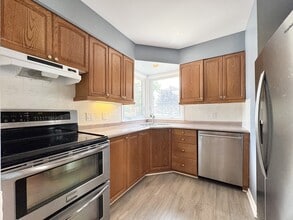 Building Photo - 12 Fernwood Crescent