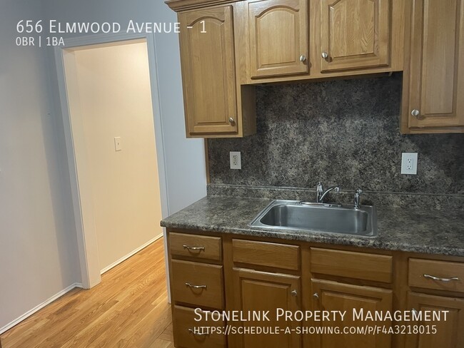 Building Photo - 656 Elmwood Ave