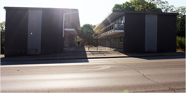 Primary Photo - Englewood Plaza Apartments