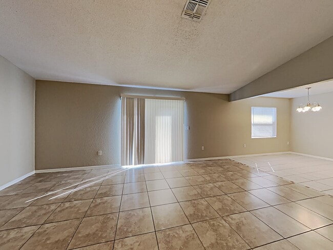 Building Photo - 1590 Meadows Pond Dr
