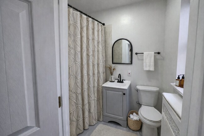 Foto del edificio - 6830 S South Shore Dr