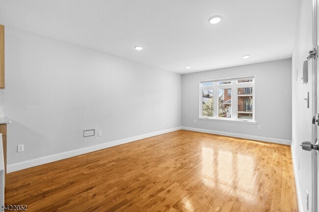 Foto del edificio - 19 Shaw Ave