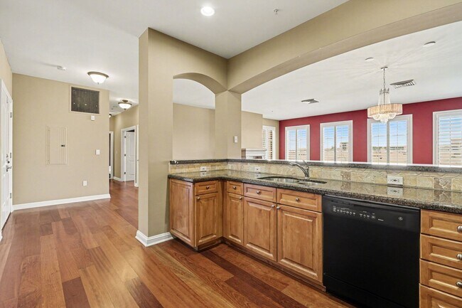 Foto del edificio - Location and Luxury! 2 Bedroom 2 Bathroom in Cherry Creek!