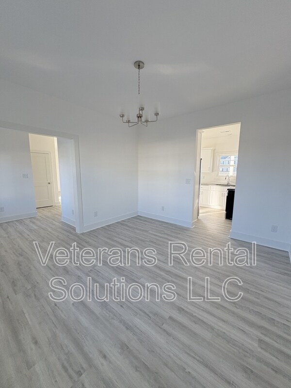 Building Photo - 131 Bourbon St