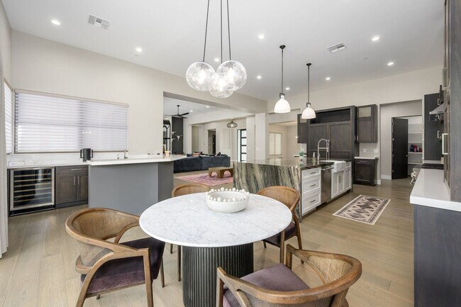 Foto del edificio - 8742 E Woodley Way