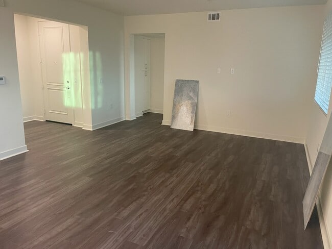 Building Photo - 2860 Wagon Wheel Rd