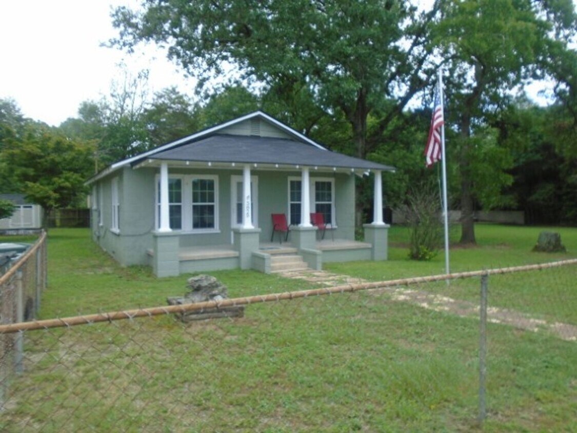 Foto principal - Plenty of Space in Hope Mills! $1050/month!