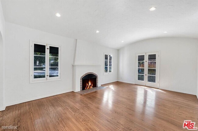 Building Photo - 3 br, 2 bath House - 4161 Elmer Ave
