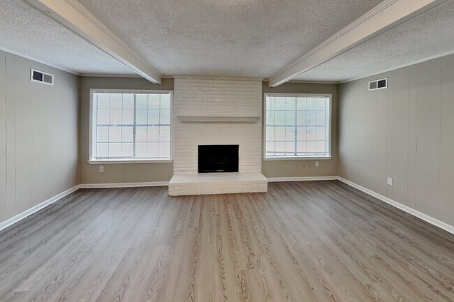 Foto del edificio - 7341 Isherwood Rd
