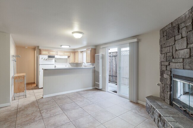 Foto del edificio - 1-Bedroom + 1-Bathroom | Lower Unit| Silverstrand Beach | Oxnard | Unfurnished