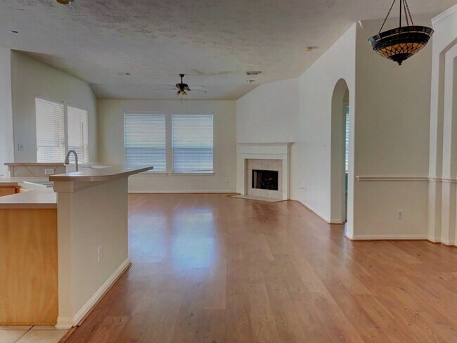 Foto del edificio - 18207 Linden Forest Ln
