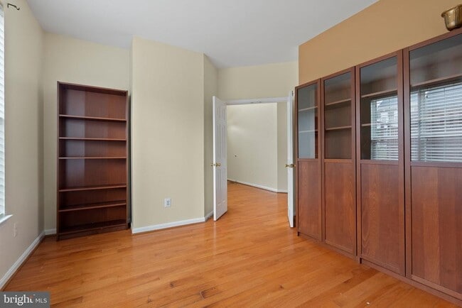 Foto del edificio - 15433 Leeds Hill Way