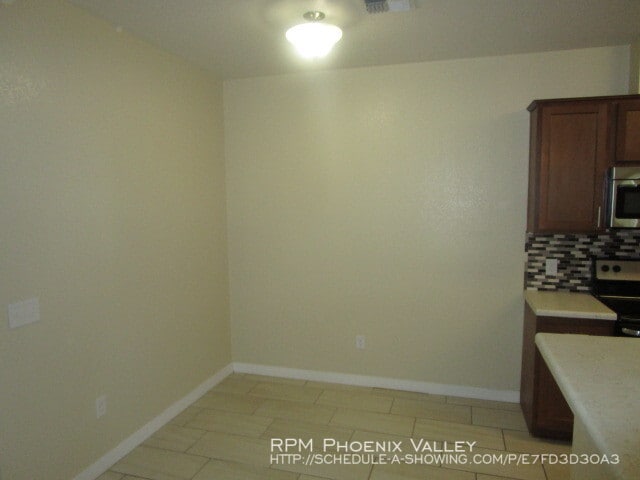 Building Photo - 2525 E Siesta Ln