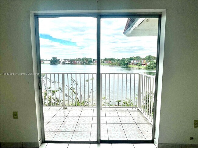 Foto del edificio - 310 NW 107th Ave