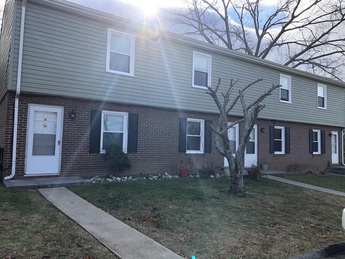 12 Culpepper Ave Unit 7, Buchanan, VA 24066 Room for Rent in Buchanan