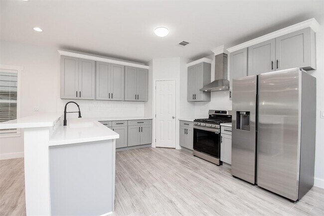 Building Photo - 4813 Hollow Hook Rd