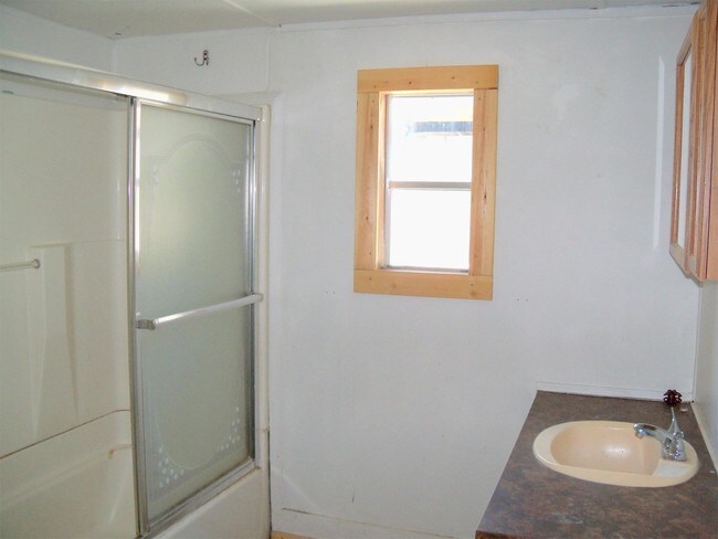 Building Photo - 1811 Canary Ave