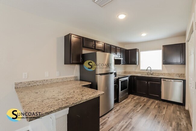Building Photo - 9341 N Mendoza Way