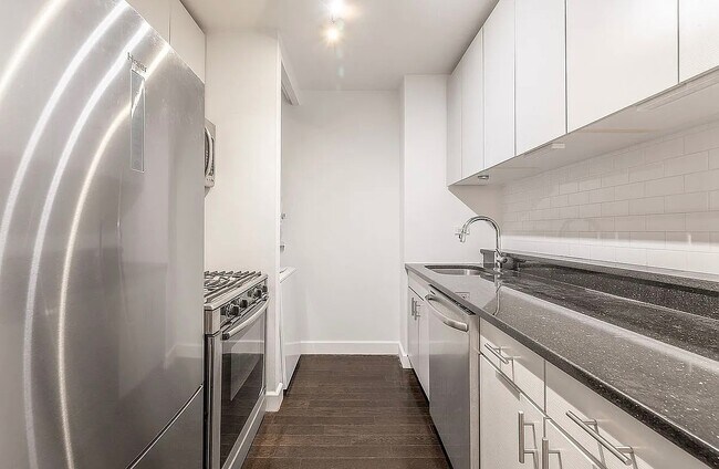 Foto del edificio - 161 W 61st St