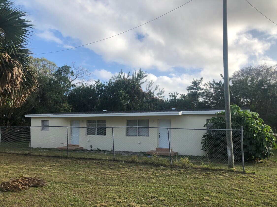 Foto principal - 708 N 14th St