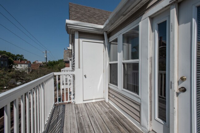 Foto del edificio - Walk to UC & UC Medical | 1BR/2BR Apartments