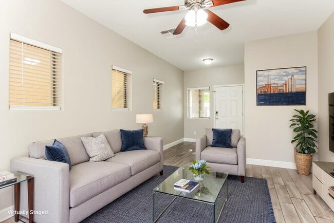 Foto del edificio - 10225 W Camelback Rd