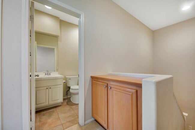 Building Photo - Charming Dos Vientos Townhome