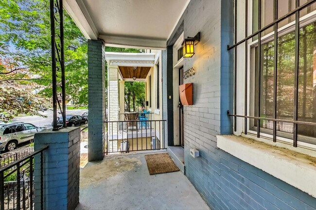 Foto del edificio - 2533 11th St NW