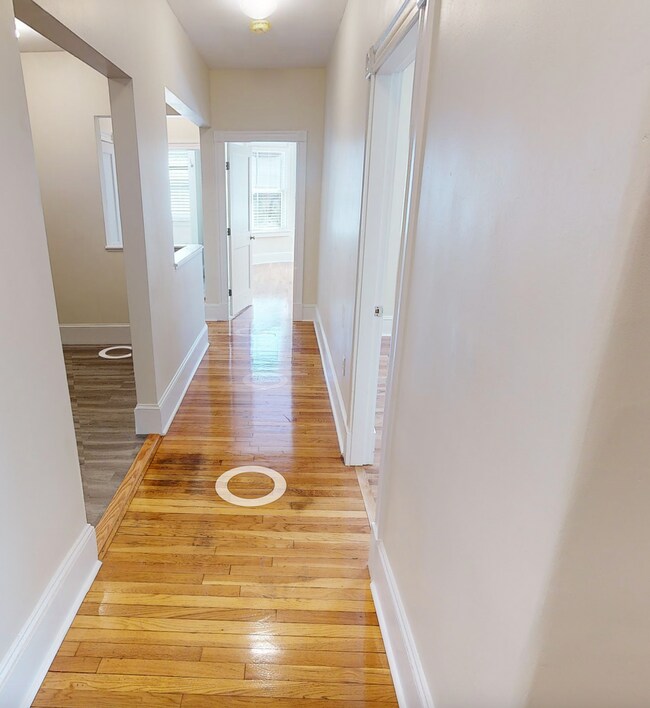 Foto del edificio - 9/1 No Fee! Spilt-style 3BR on Beacon St n...