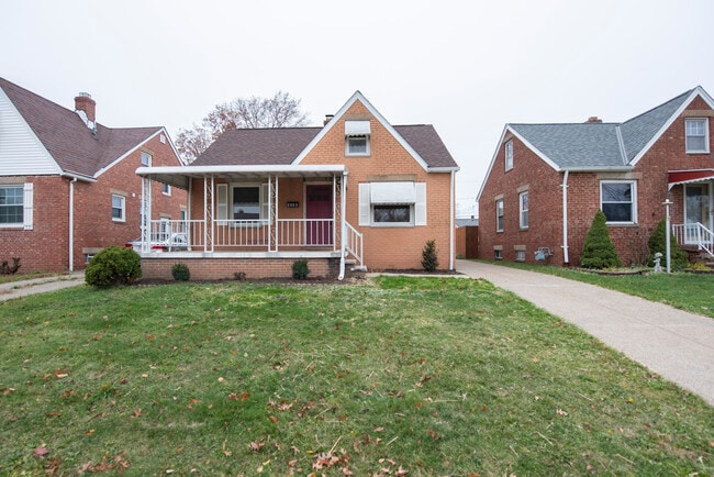 Building Photo - 4530 Wood Ave