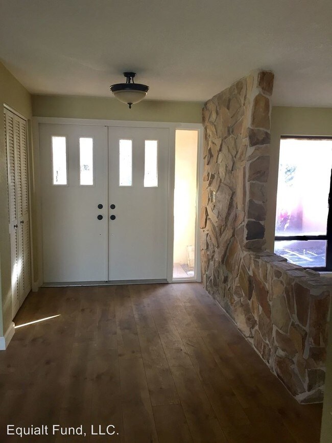 Building Photo - 2408 Indian Trl E