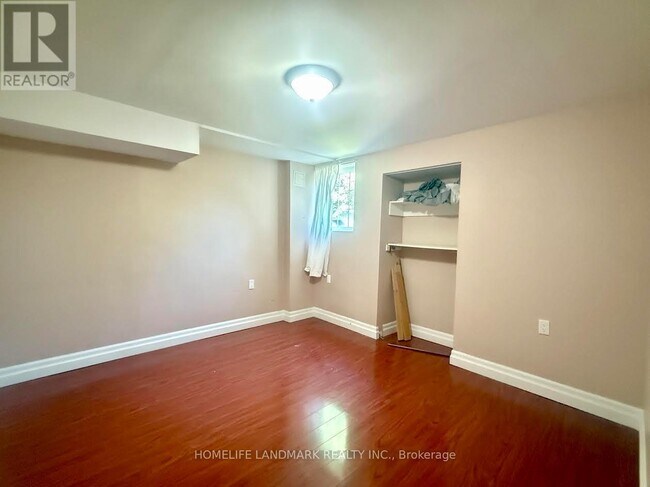 Building Photo - 61 Aikenhead Ave