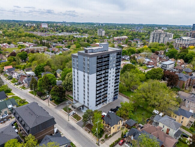 Photo du bâtiment - 86 Cedar St S