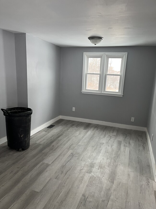 Foto del edificio - 61 Brehm Rd