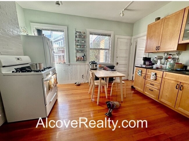 Photo - 77 College Ave Apartment