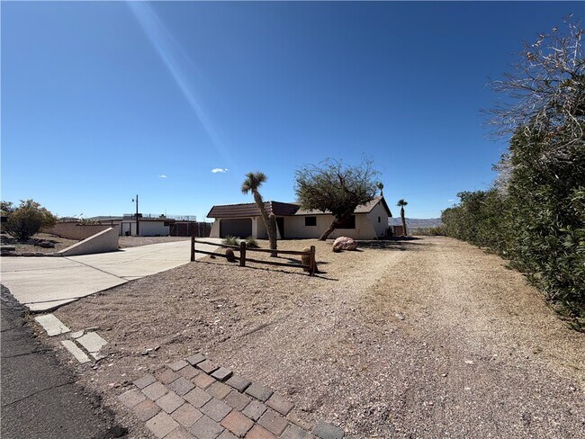 Foto del edificio - 883 Los Flores St