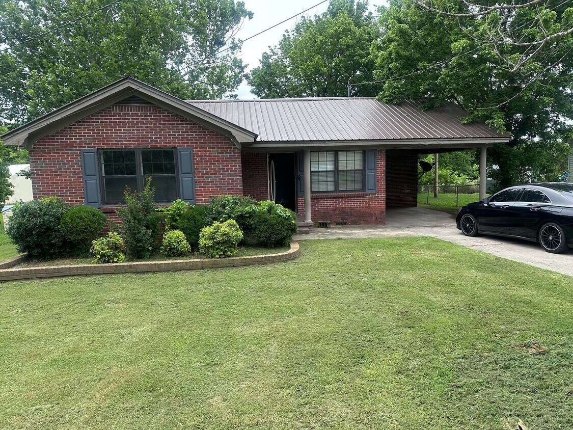 Primary Photo - 4 Bedroom Single Family Home in Bolivar