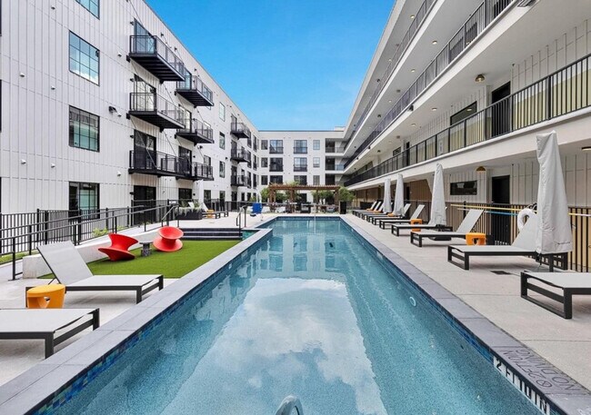 Foto del edificio - 4315 S Congress Ave