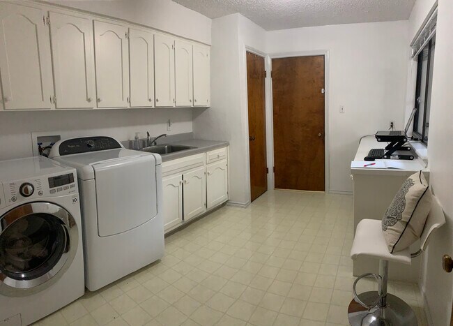 Building Photo - 11512 Tin Cup Dr