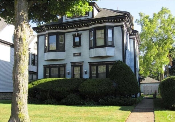 Building Photo - 585 W Ferry St
