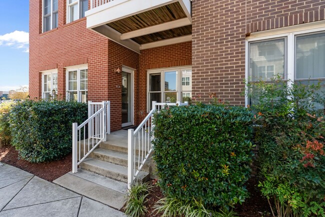 Building Photo - Oceanfront Condo – 2 Blocks from the Beach!
