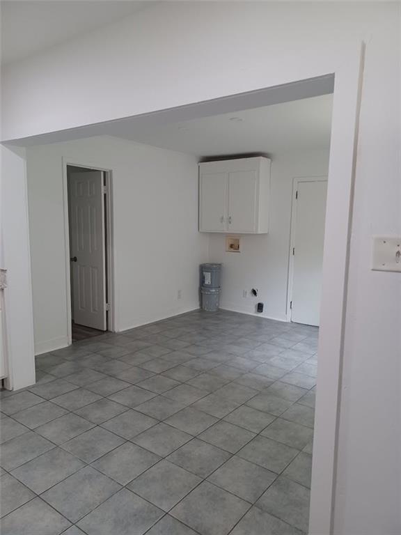 Building Photo - 955 Cloverdale Dr